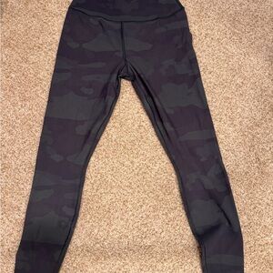 Alo High-Waist Camo Vapor Legging green
